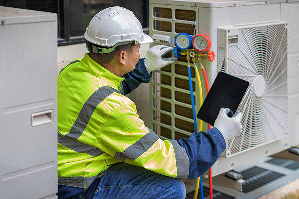 Professional Hvac technician working in Smithton, IL